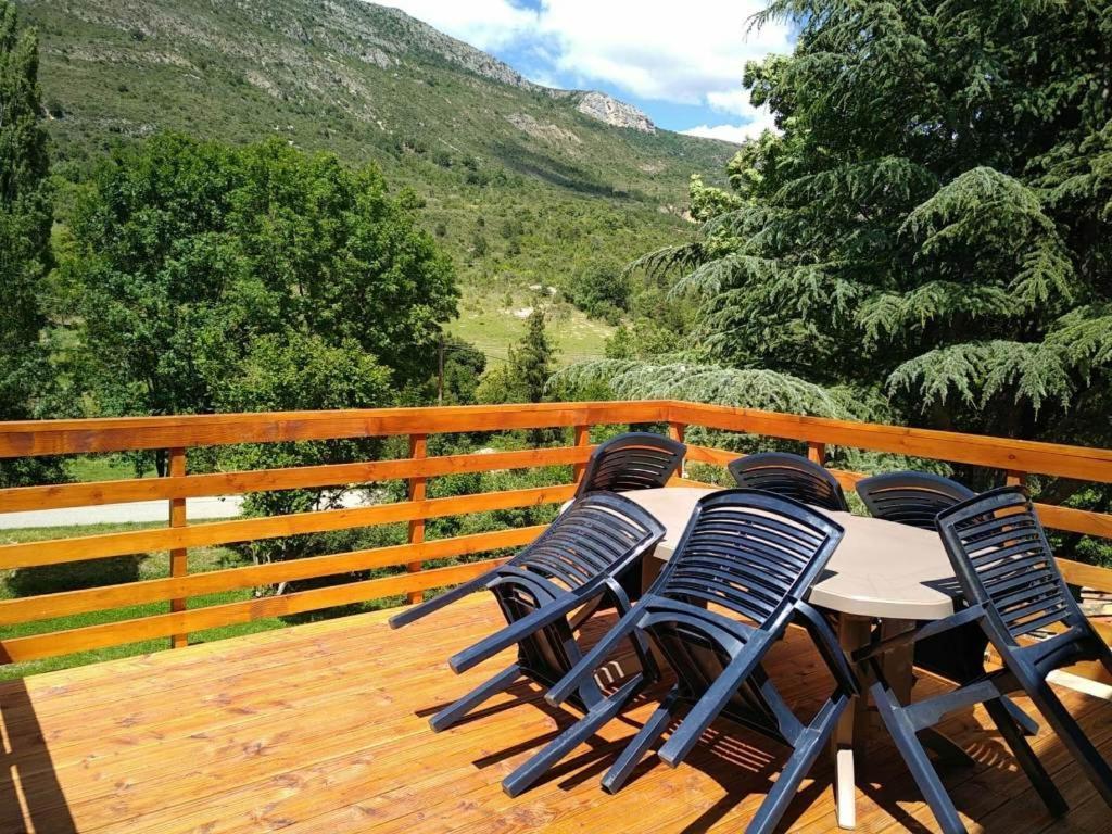 Gite En Haute Provence Montfroc Zewnętrze zdjęcie